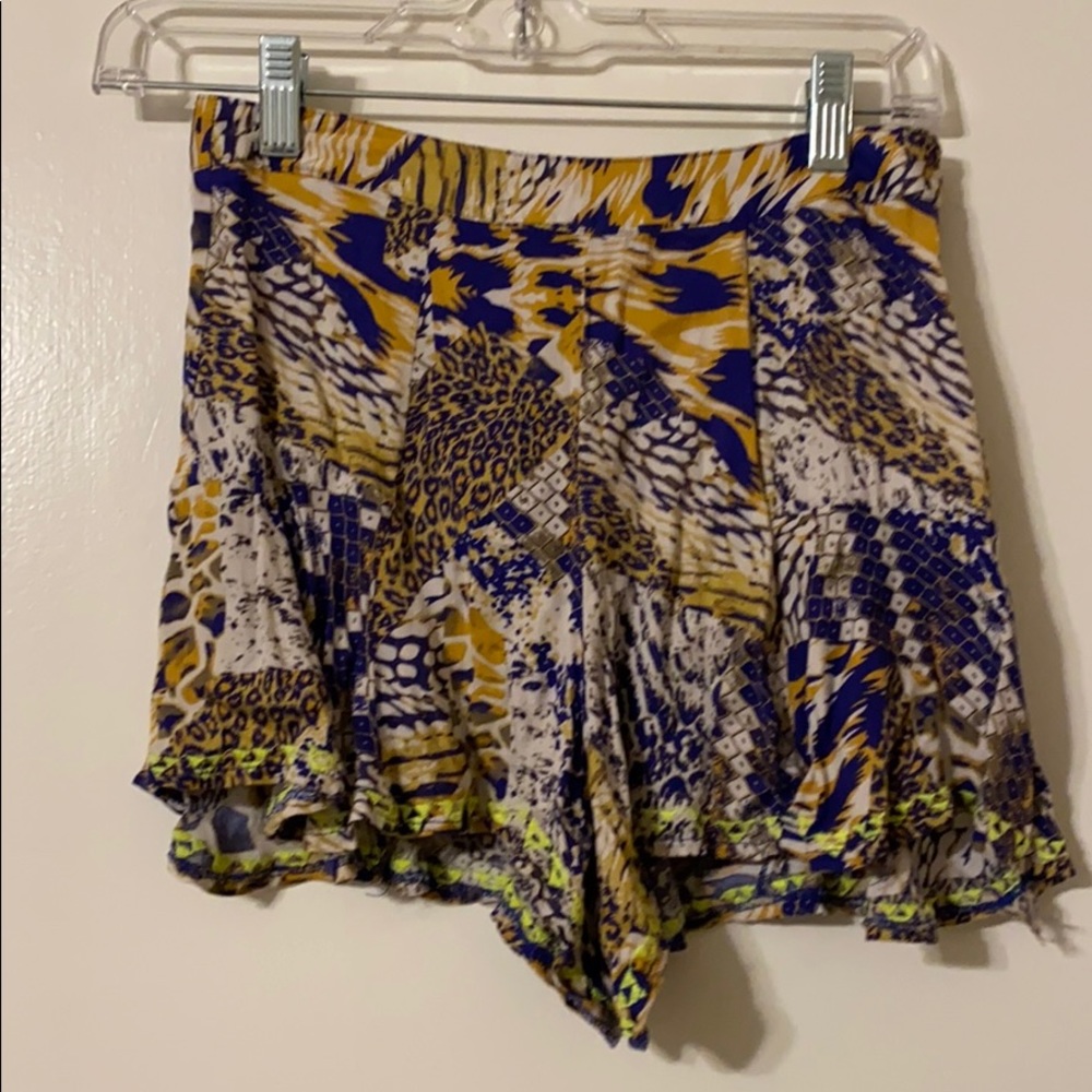 High waisted shorts with zipper on back